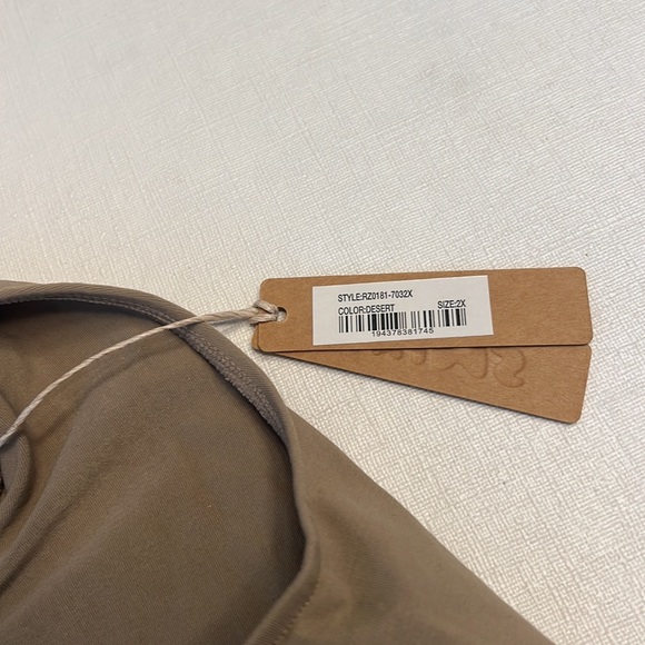 11. NWT SKIMS SOFT SMOOTHING THONG BODYSUIT DESERT - Picture 3 of 7